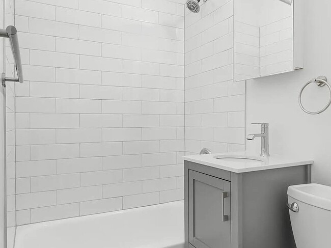 Building Photo - 122 W 80th St