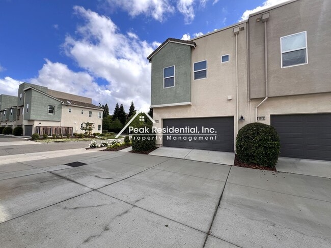 Foto del edificio - Updated 3bd/3ba North Natomas Townhouse
