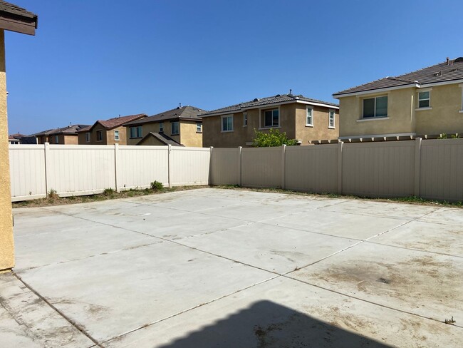 Building Photo - Beautiful Single Family Home