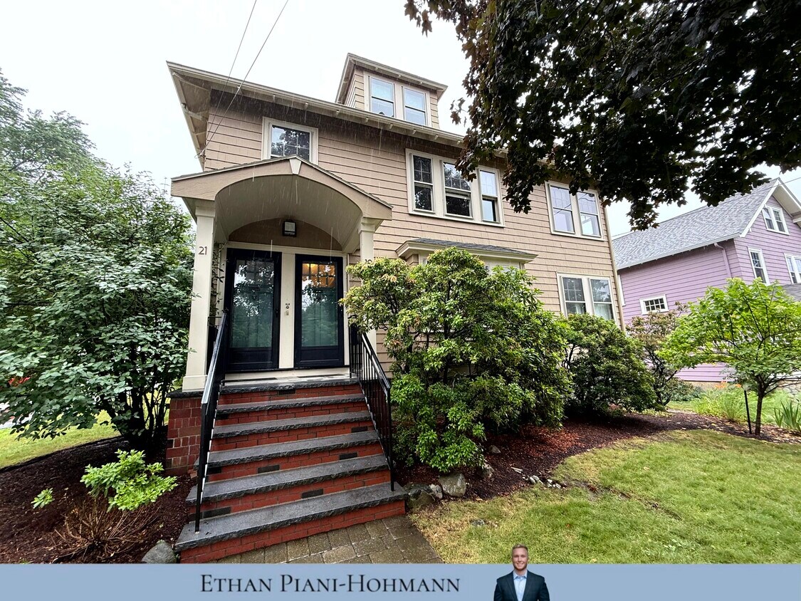 Foto principal - 19 Stearns Rd