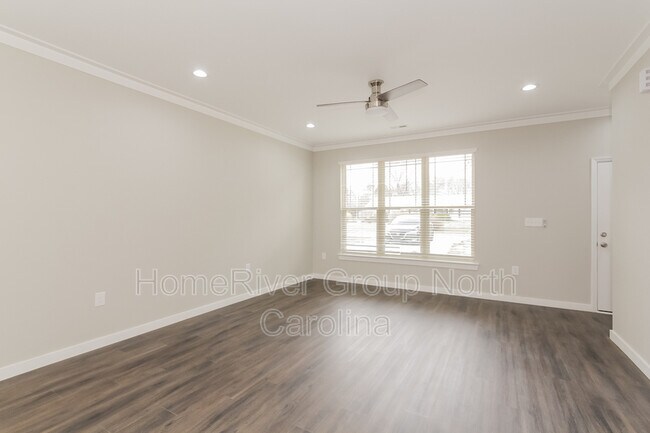Building Photo - 5413 Skycrest Dr