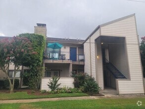 Building Photo - 7076 N Holiday Dr