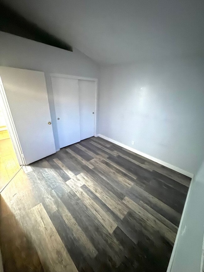 Building Photo - Great 3 bedroom 2 bath home with large yar...