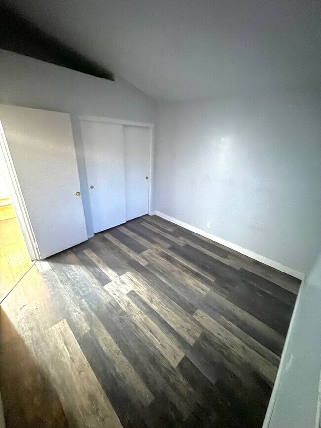 Foto del edificio - Great 3 bedroom 2 bath home with large yar...