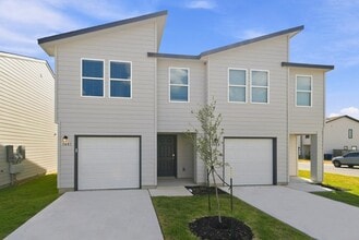 Building Photo - 3362 Northwestern Dr