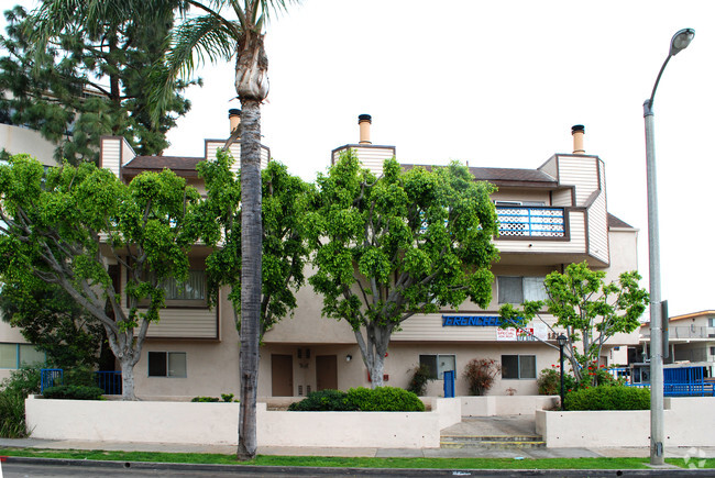 Building Photo - French Park Apartments