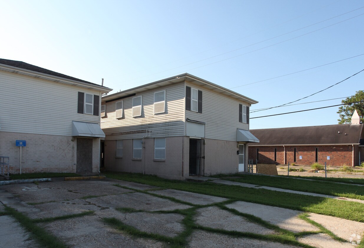 Building Photo - 1501-1515 Benton St