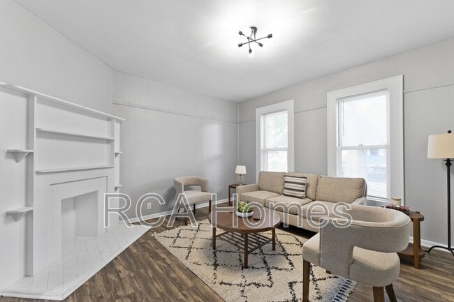 Building Photo - 1448 Woodlawn Ave