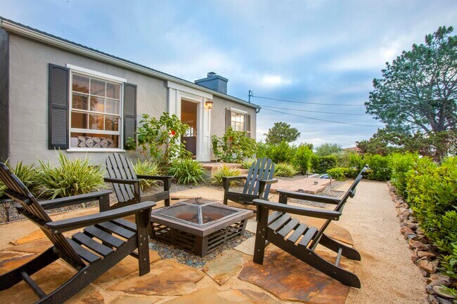 Foto del edificio - 561 Van Dyke Ave