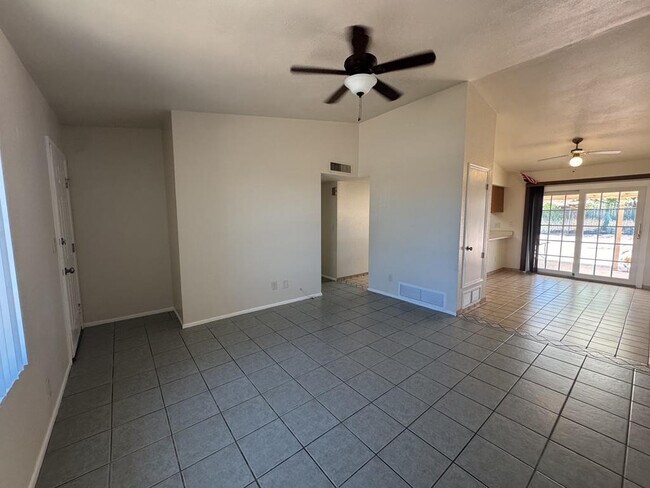 Foto del edificio - 1205 E Cottonwood Dr