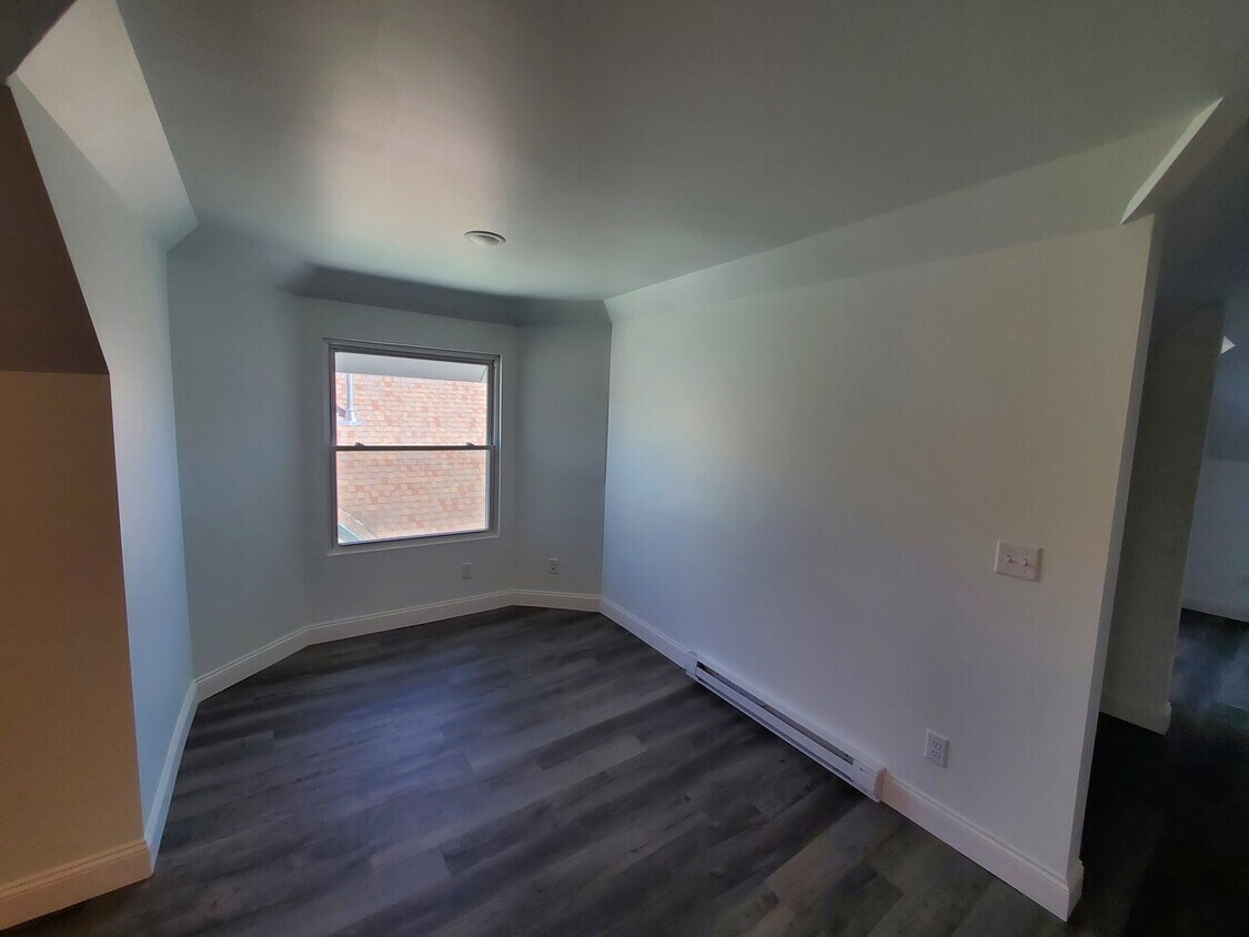 308 Hill St Unit 5, Dubuque, IA 52001 Condo for Rent in Dubuque, IA