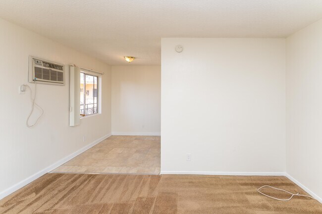 Foto del edificio - 7425 Vineland Ave