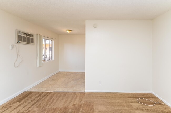 Building Photo - 7425 Vineland Ave