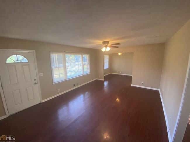 Building Photo - 2034 Deerfield Run