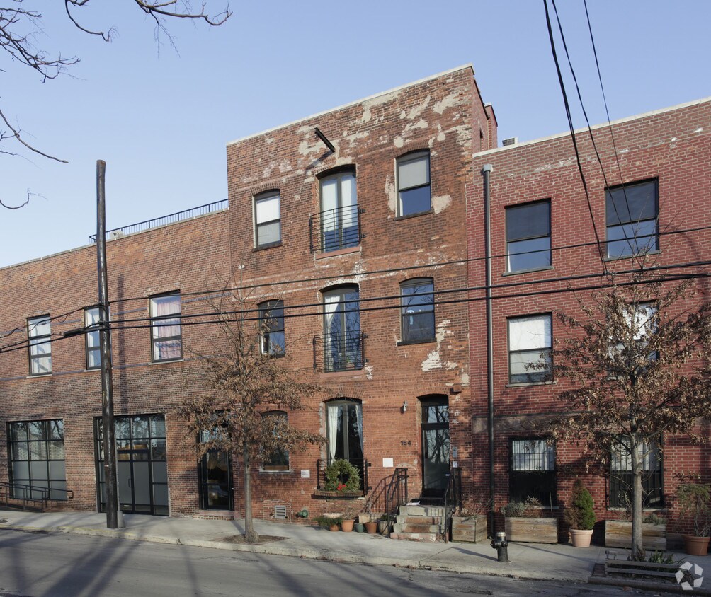 Primary Photo - 184 West St