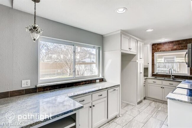 Foto del edificio - 3 br, 1.5 bath House - 107 Wake Dr.