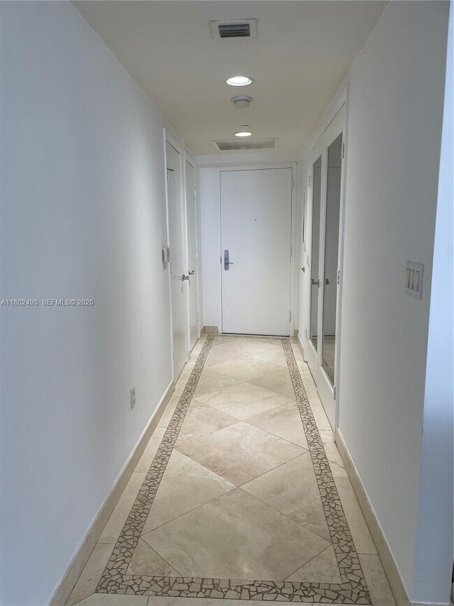 Foto del edificio - 1850 S Ocean Dr