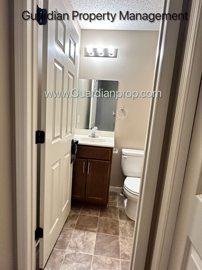 Building Photo - Champlin Town Home, 2 Car Garage, Dishwasher, Washer/Dryer, Balcony, July/Aug 1st Move In