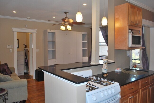 Building Photo - 122 Riverway