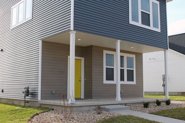 Building Photo - 2317 Lovie Ln