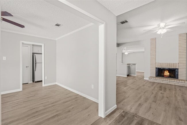 Building Photo - 6802 Vialinda Dr