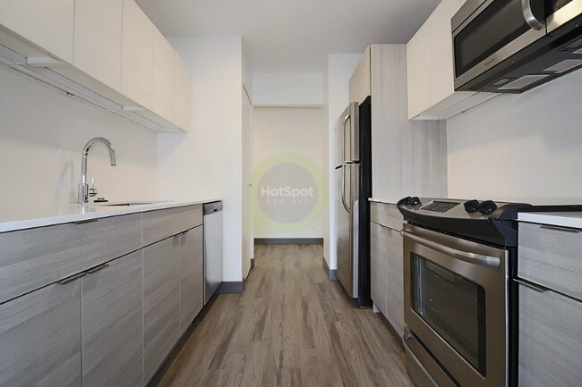Building Photo - 430 E Ohio St