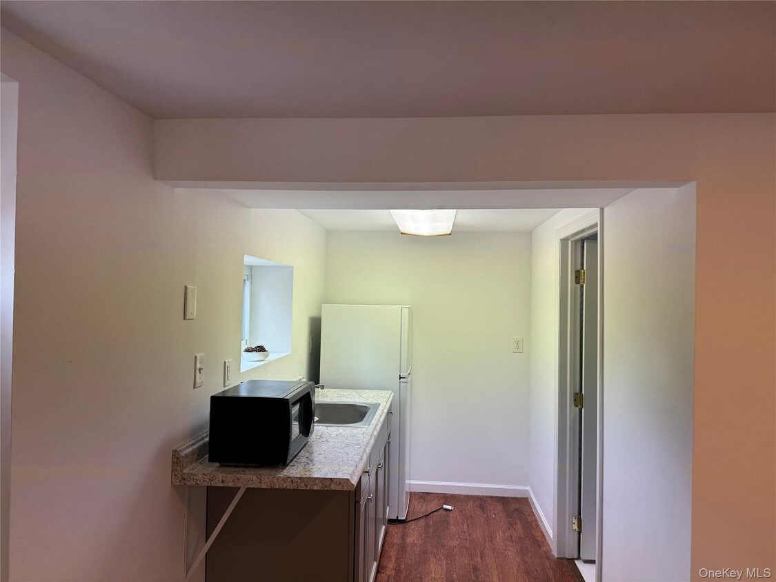 Building Photo - 23 Barbara Dr