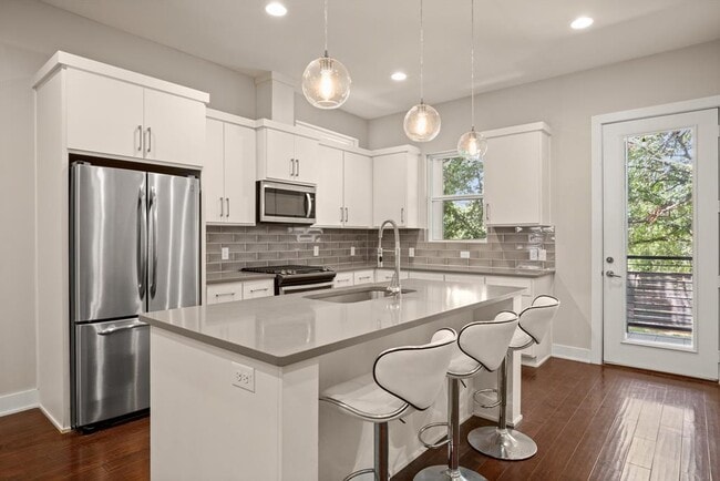 Building Photo - 1730 Bunche Rd