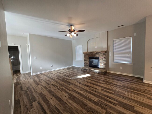 Foto del edificio - 156 Salisbury Ln