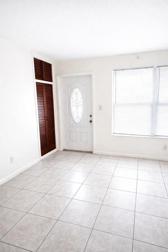 Building Photo - 1300 NW 61st Ave