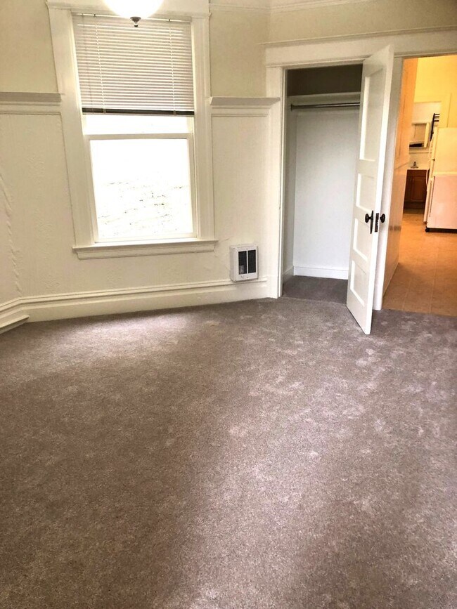 Foto del edificio - Bright & Spacious 1 Bedroom, Washer/Dryer ...