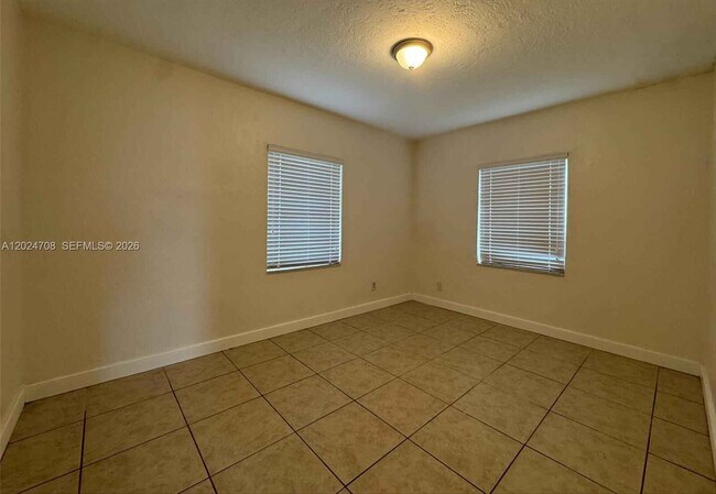 Foto del edificio - 1320 NW 87th St