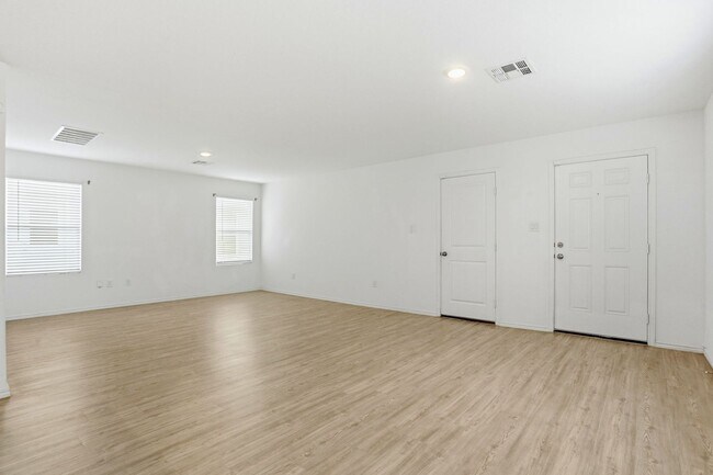 Building Photo - Single-Story 3/2 Rental Near Lackland Air Force Base | No Carpet | Fridge Included |