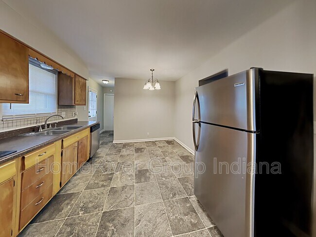 Building Photo - 1303 Roseway Dr