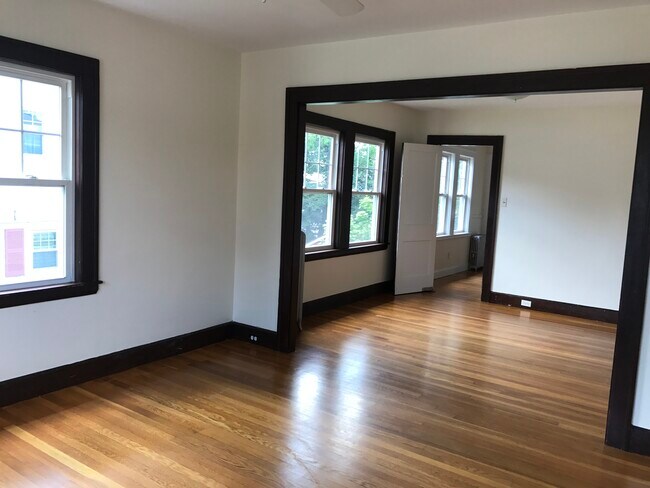 Living room/dining room - 147 Farrington St
