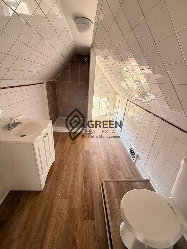 Foto del edificio - 641-645 N Indiana Ave