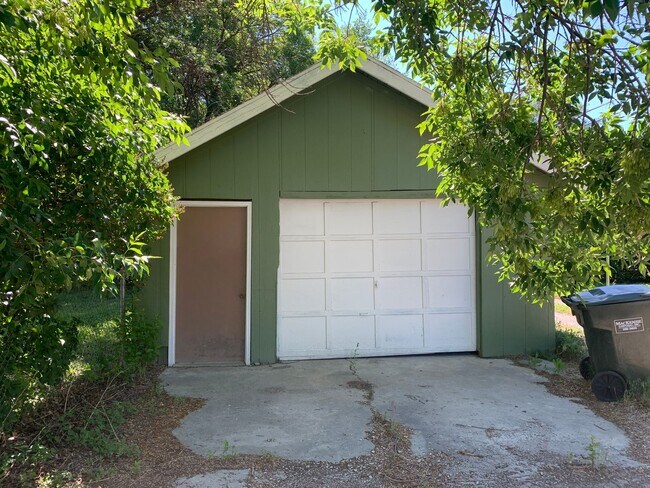 Building Photo - 3 bed 1.5 bath Columbus Home