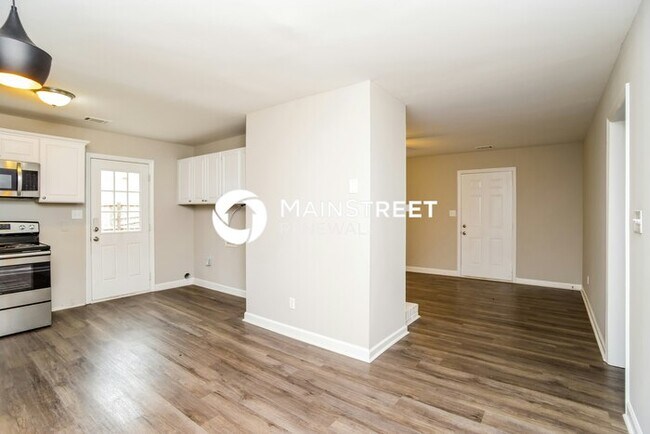 Foto del edificio - 3 Bedroom Pet-Friendly Home in Charlotte, NC with Main Street Renewal