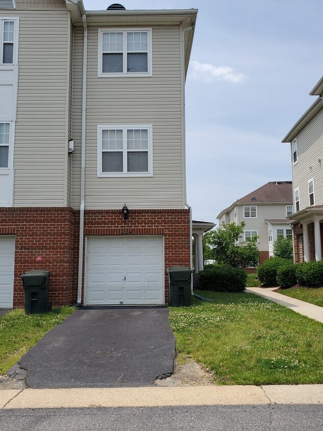 3110 Bellamy Way Unit 3110, Hillcrest Heights, MD 20746 Condo for