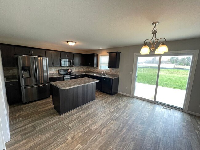 Building Photo - 15266 Delphinium Pl