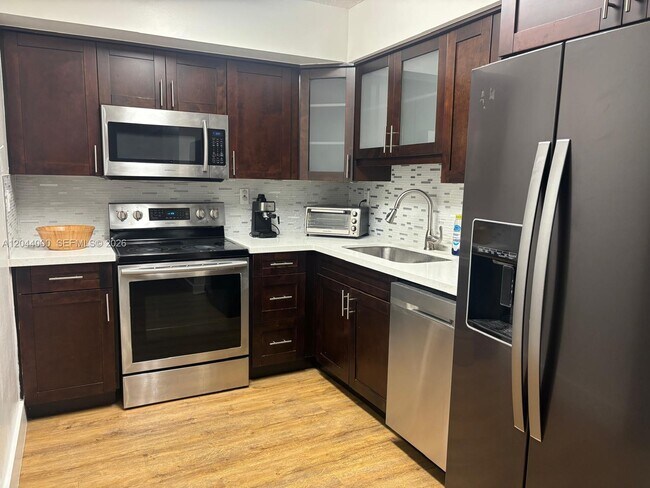 Foto del edificio - 3300 NE 191st St