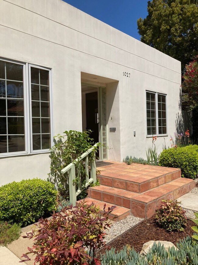 Building Photo - Fiske Street Palisades Gem - 2 bedroom
