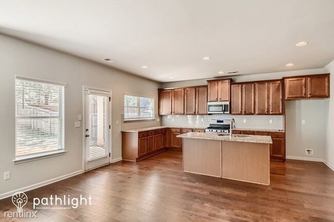 Building Photo - 5 br, 3 bath House - 250 Janney Circle UNIT
