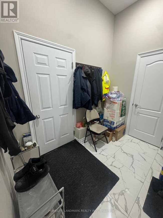 Building Photo - 115 Canlish Rd