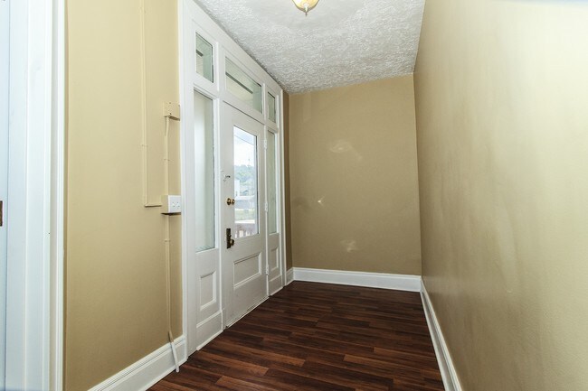 Foto del edificio - 23 Garden Ct