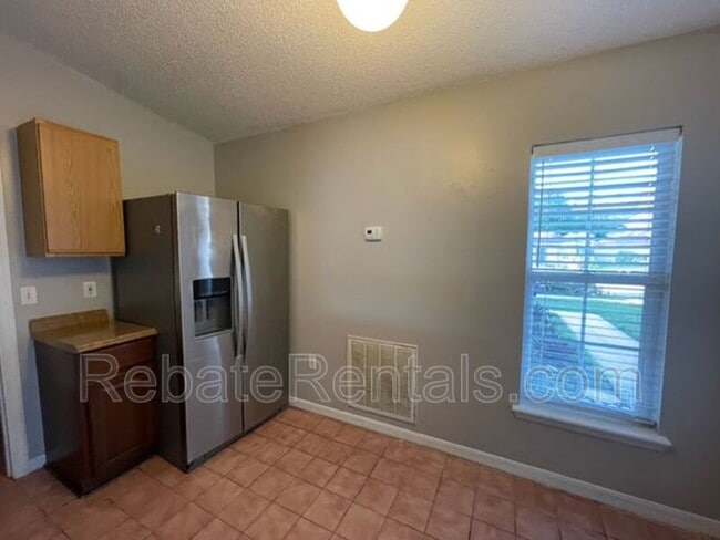 Building Photo - 10538 Lantana Lakes Dr N