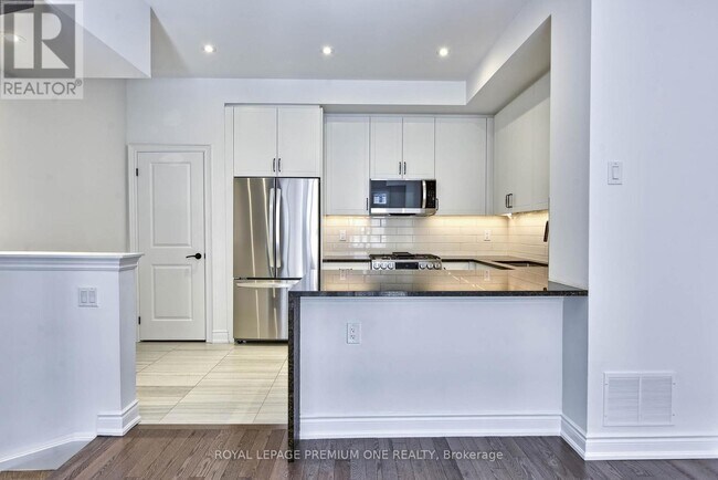 Building Photo - 55 Lunar Cres