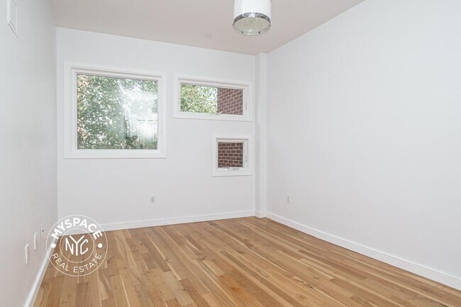 Foto del edificio - 474 Grand Ave