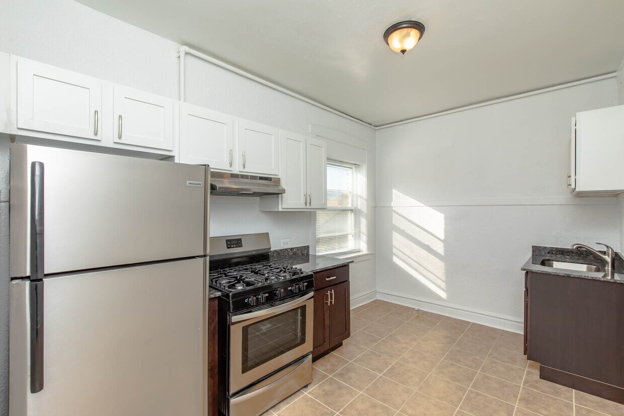 Foto principal - 4412 N St Louis Ave