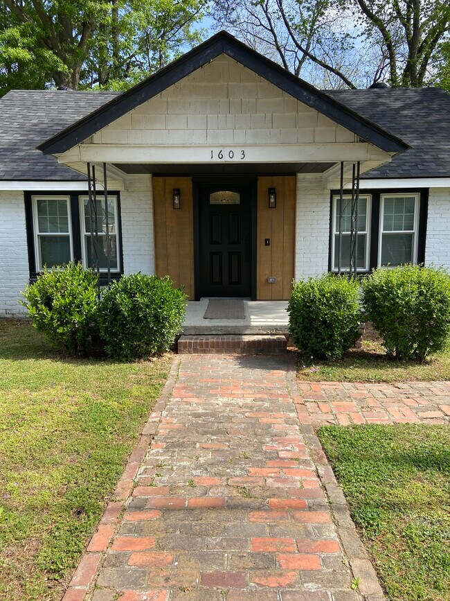 Frente de la casa - 1603 Washington St E